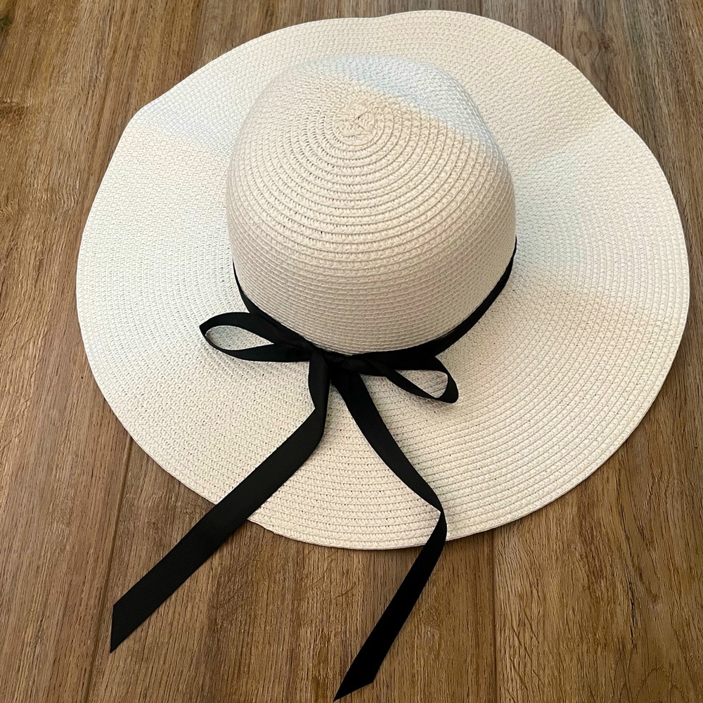 NWT White Packable Paper Straw Floppy Hat